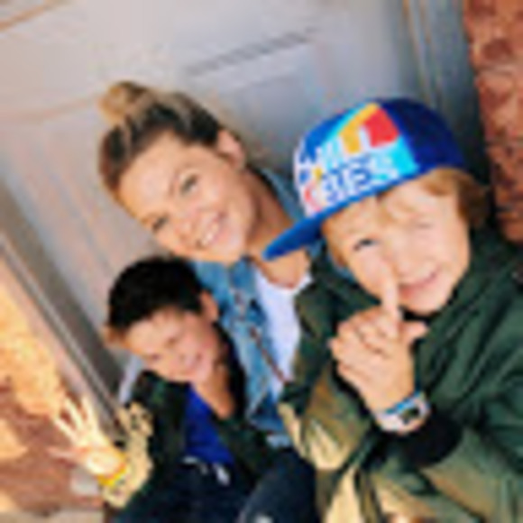 Meet your Posher, Amanda - Picture 1 of 1